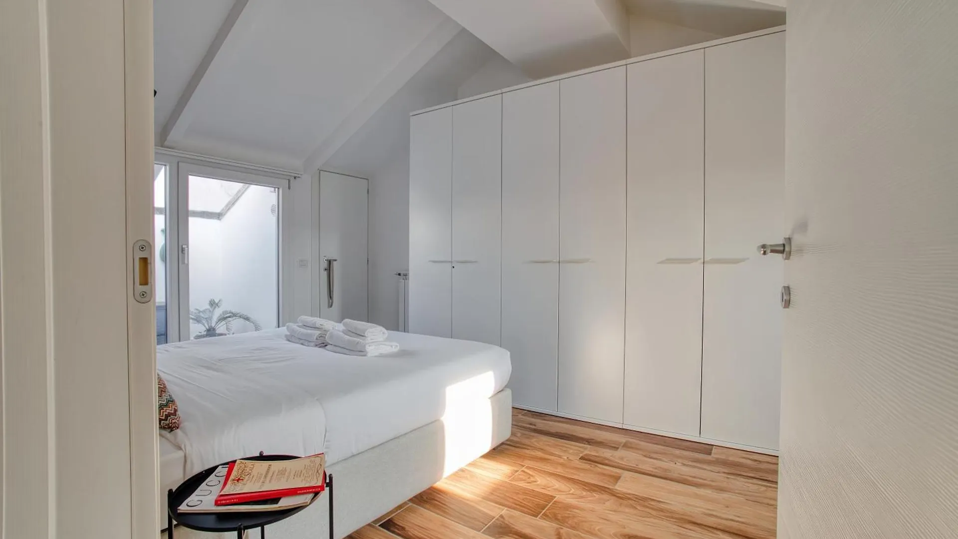 Just Urban Stays - Stunning Penthouse With Balcony - Porta Venezia Milan Apartment