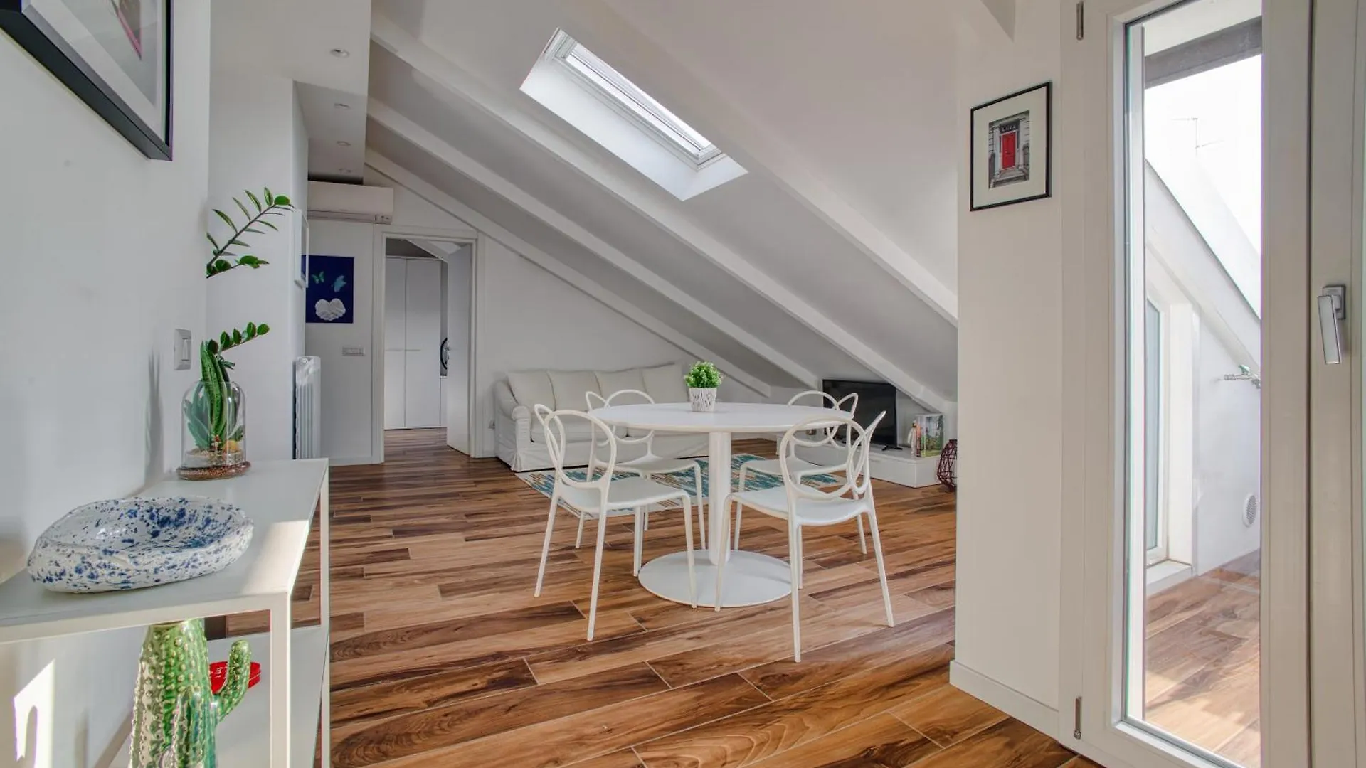 Just Urban Stays - Stunning Penthouse With Balcony - Porta Venezia Milan Apartment