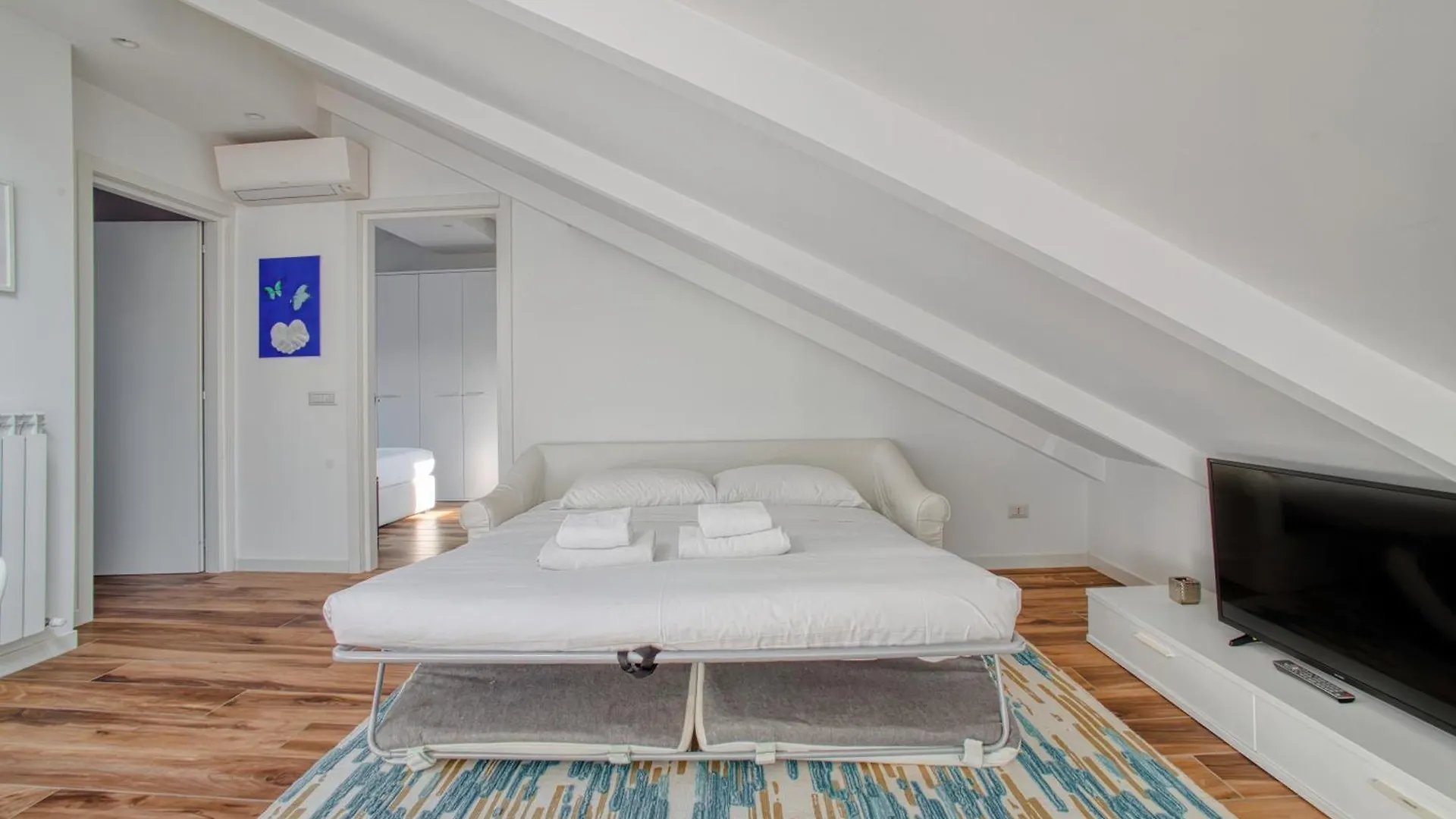 Apartment Just Urban Stays - Stunning Penthouse With Balcony - Porta Venezia Milan Italy