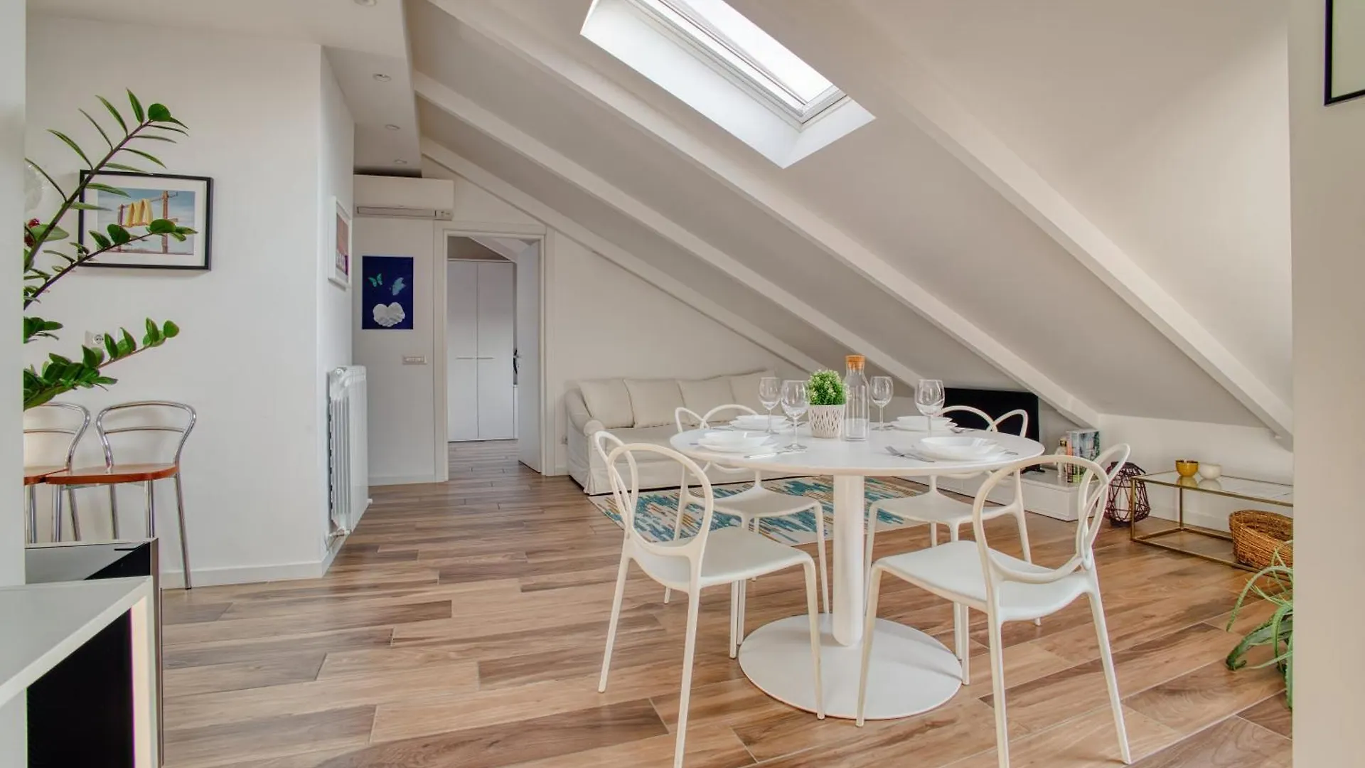 Just Urban Stays - Stunning Penthouse With Balcony - Porta Venezia Milan