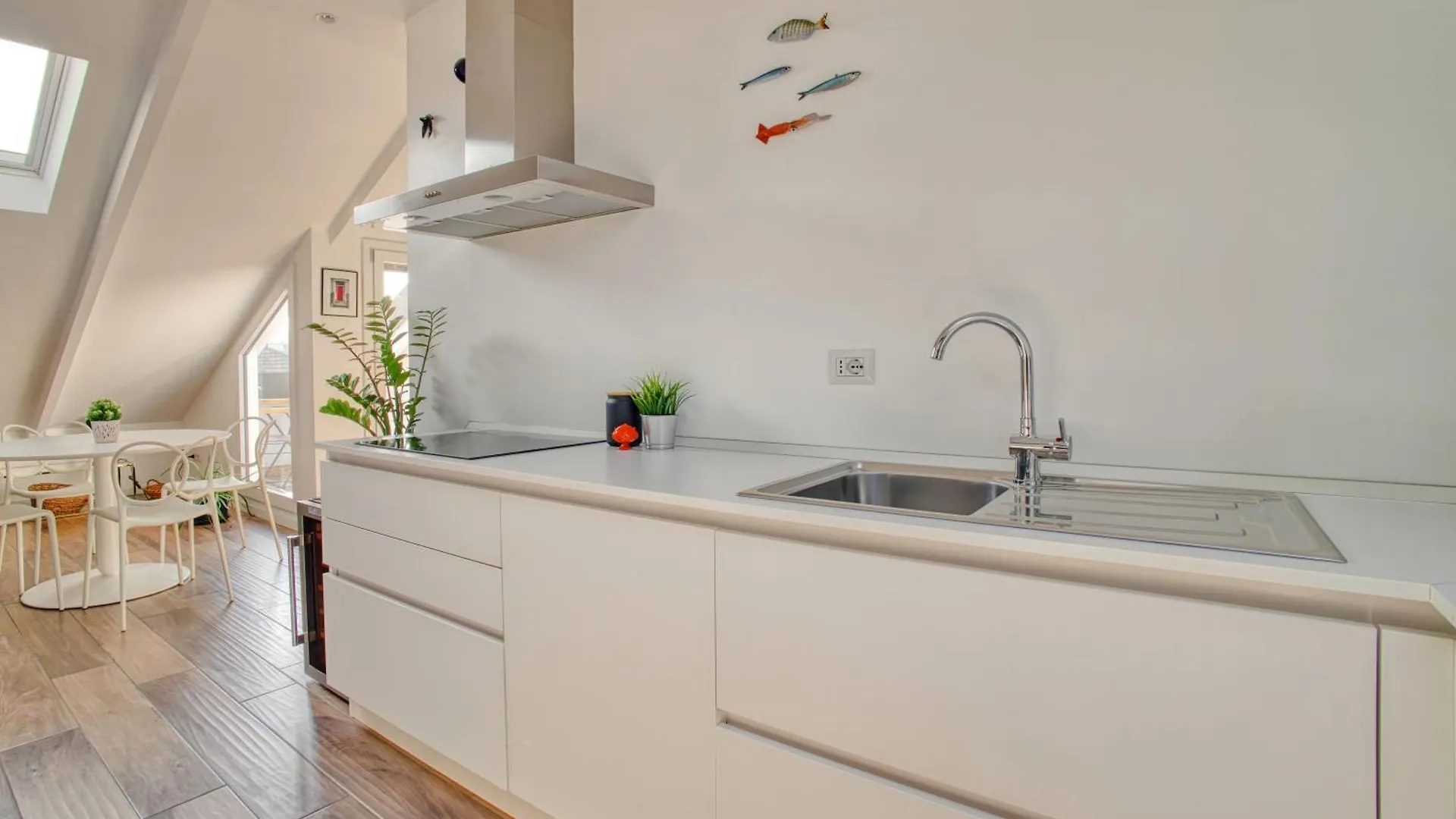 Just Urban Stays - Stunning Penthouse With Balcony - Porta Venezia Milan Apartment