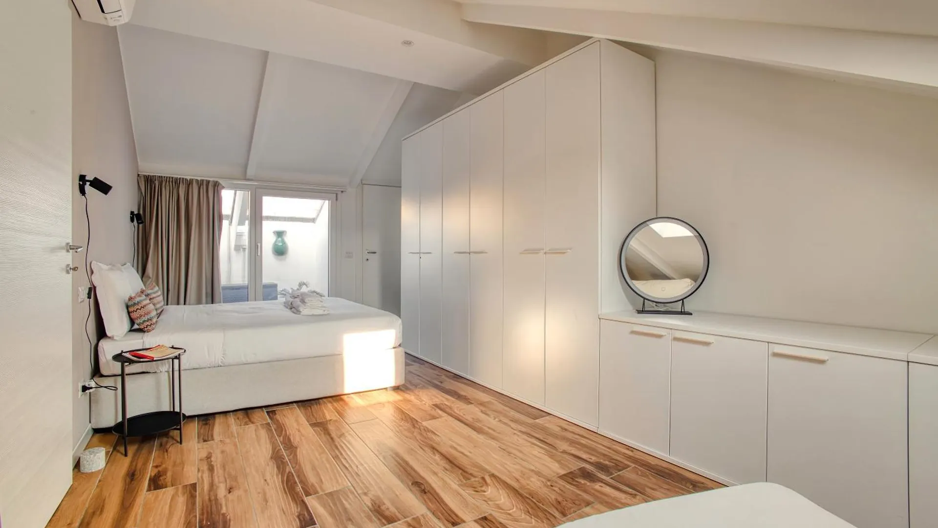 Apartment Just Urban Stays - Stunning Penthouse With Balcony - Porta Venezia Milan Italy