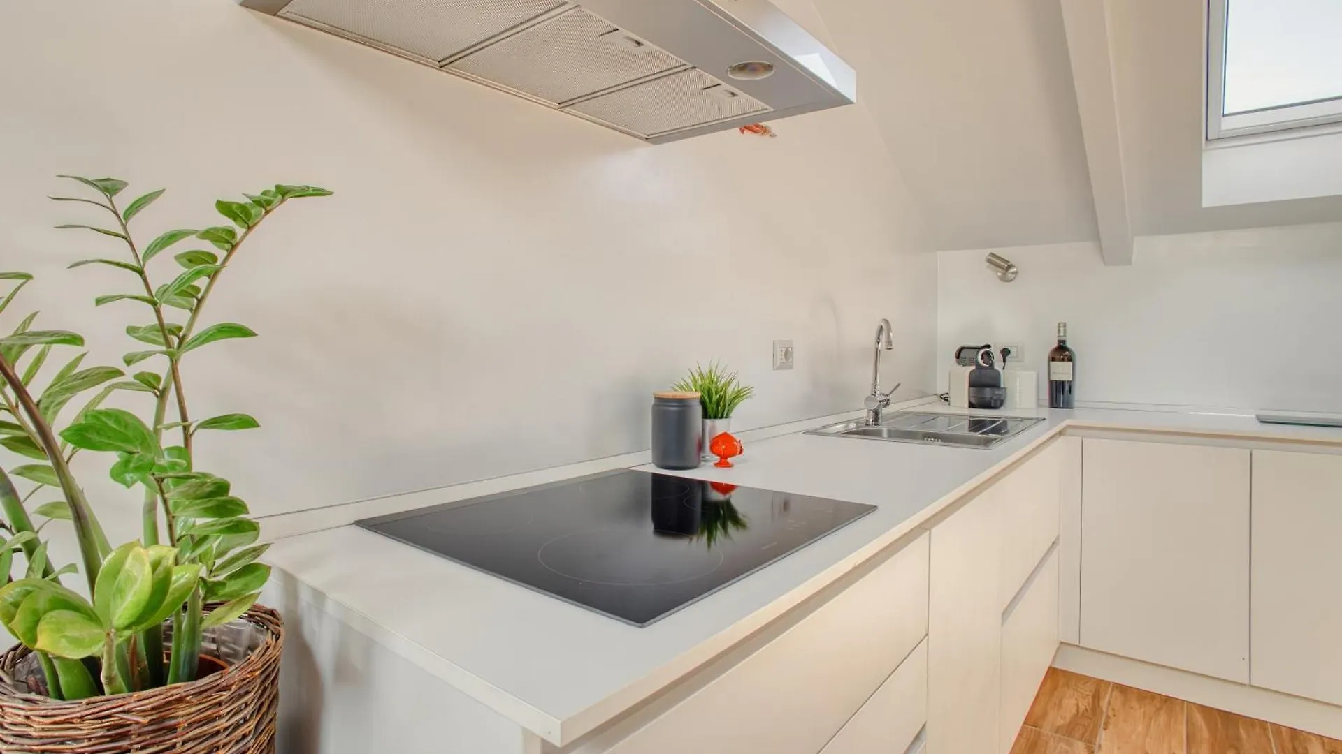 Just Urban Stays - Stunning Penthouse With Balcony - Porta Venezia Milan Italy