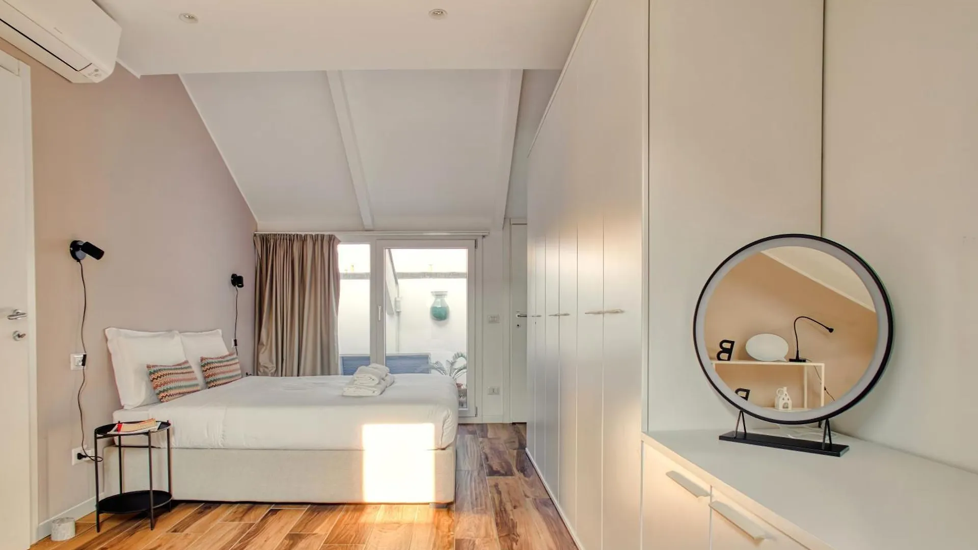 Apartment Just Urban Stays - Stunning Penthouse With Balcony - Porta Venezia Milan