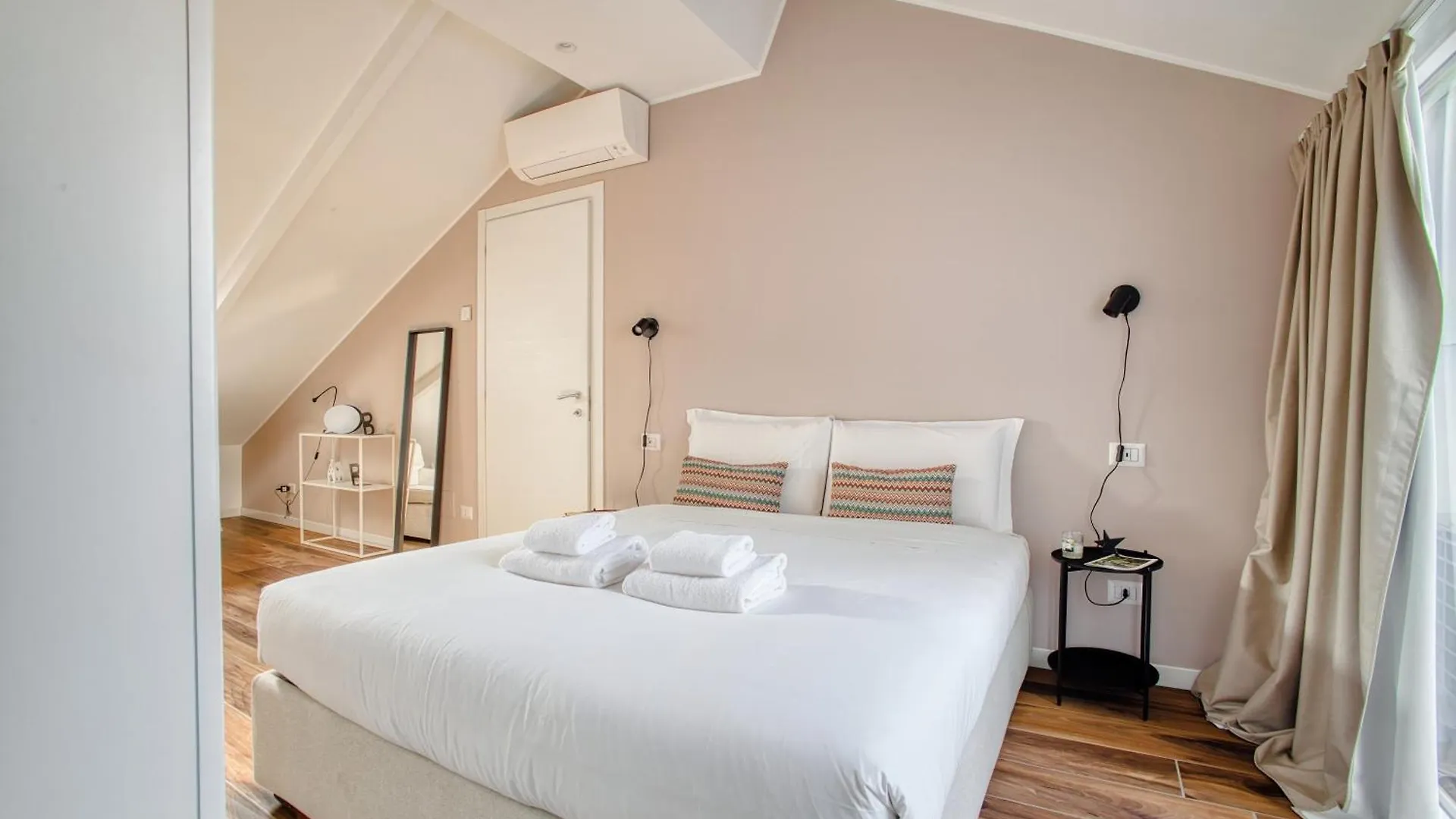 Just Urban Stays - Stunning Penthouse With Balcony - Porta Venezia Milan 0*,  Italy