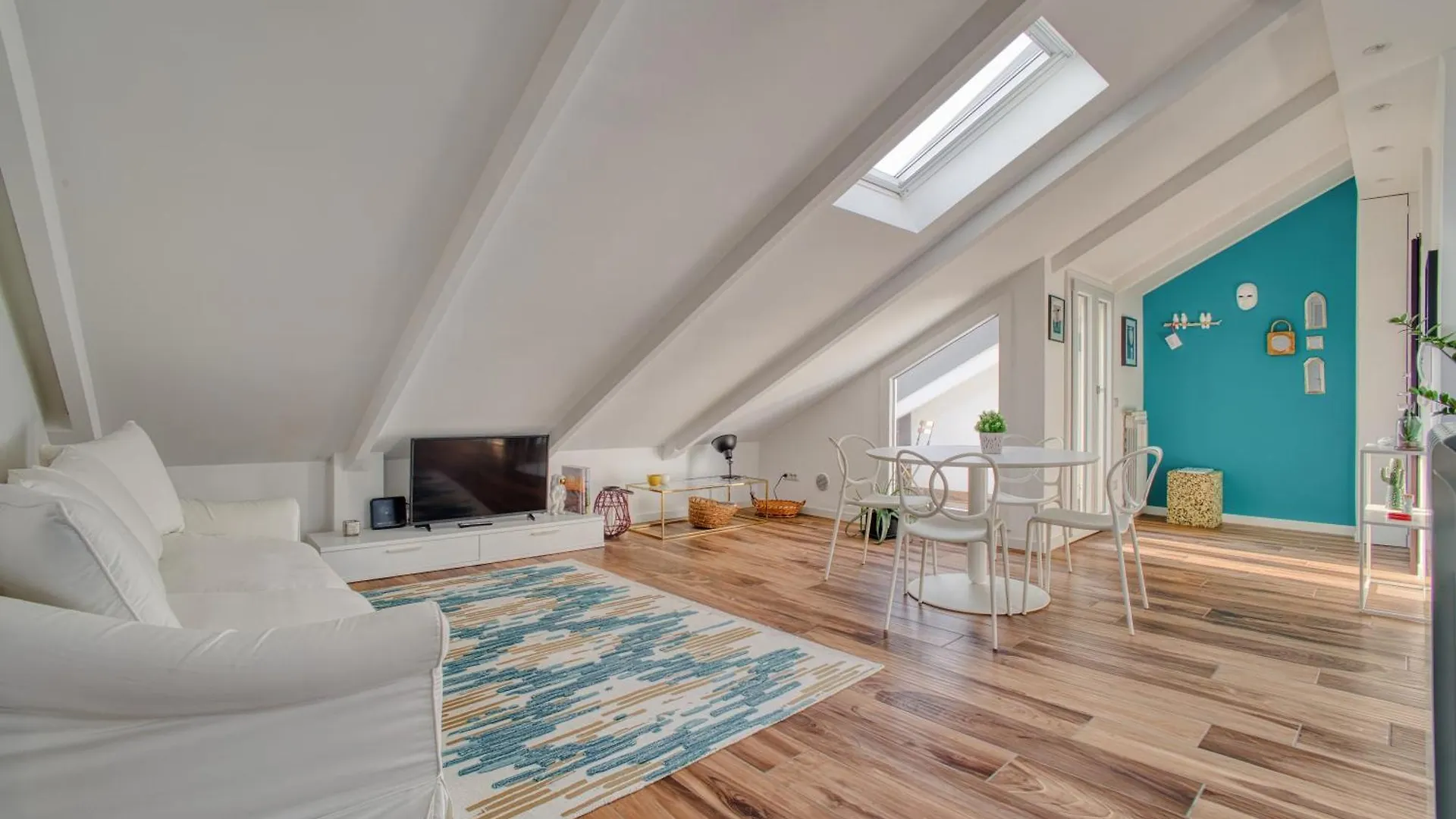 Just Urban Stays - Stunning Penthouse With Balcony - Porta Venezia Milan