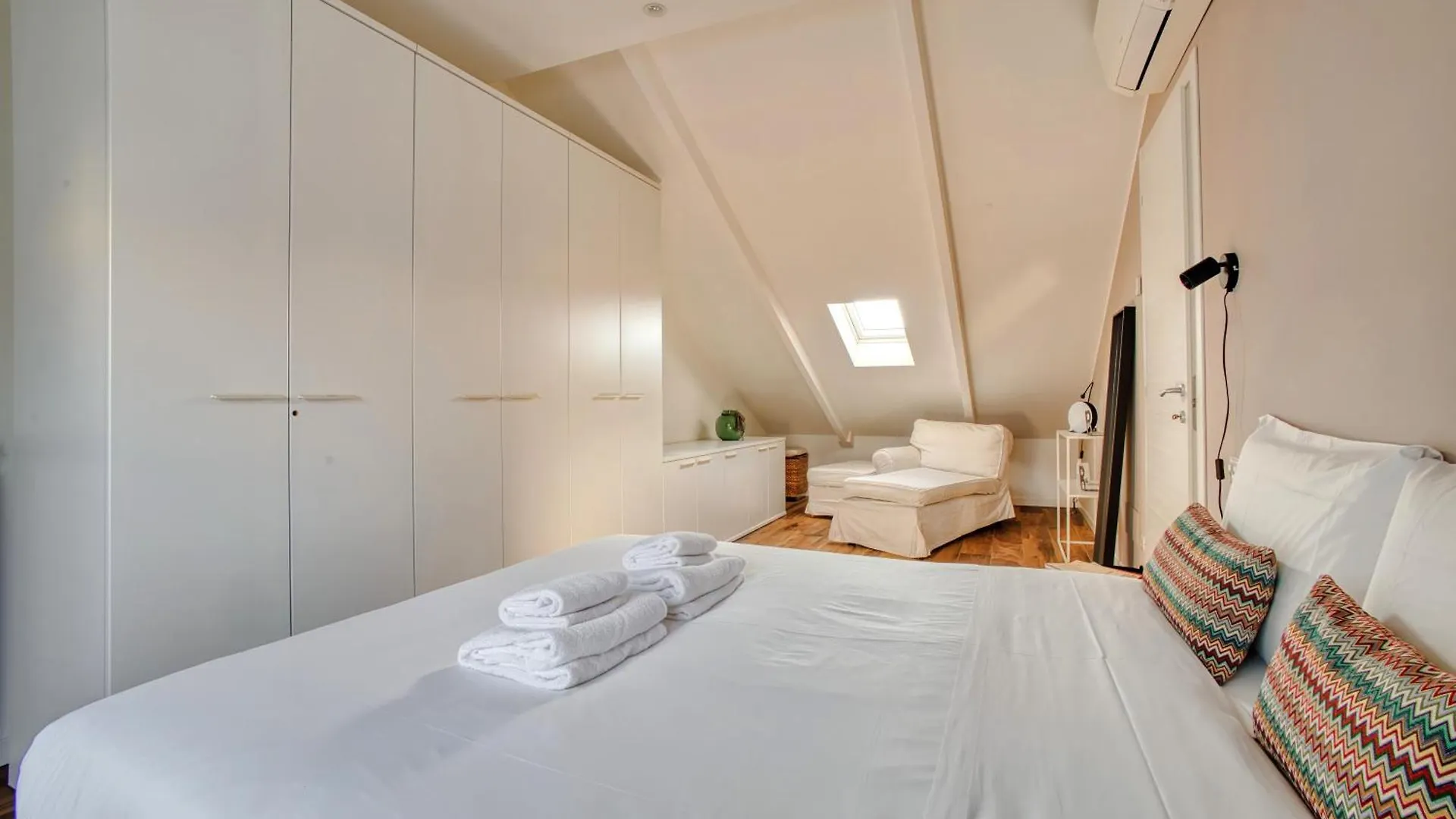Just Urban Stays - Stunning Penthouse With Balcony - Porta Venezia Milan 0*,  Italy