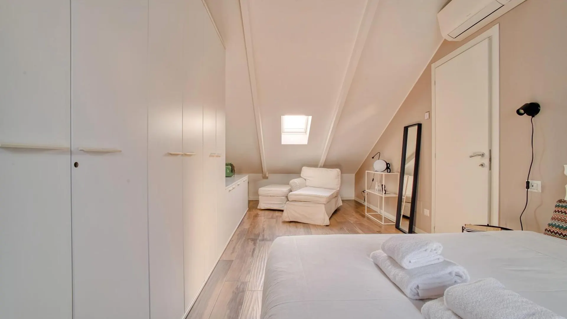 Just Urban Stays - Stunning Penthouse With Balcony - Porta Venezia Milan 0*,