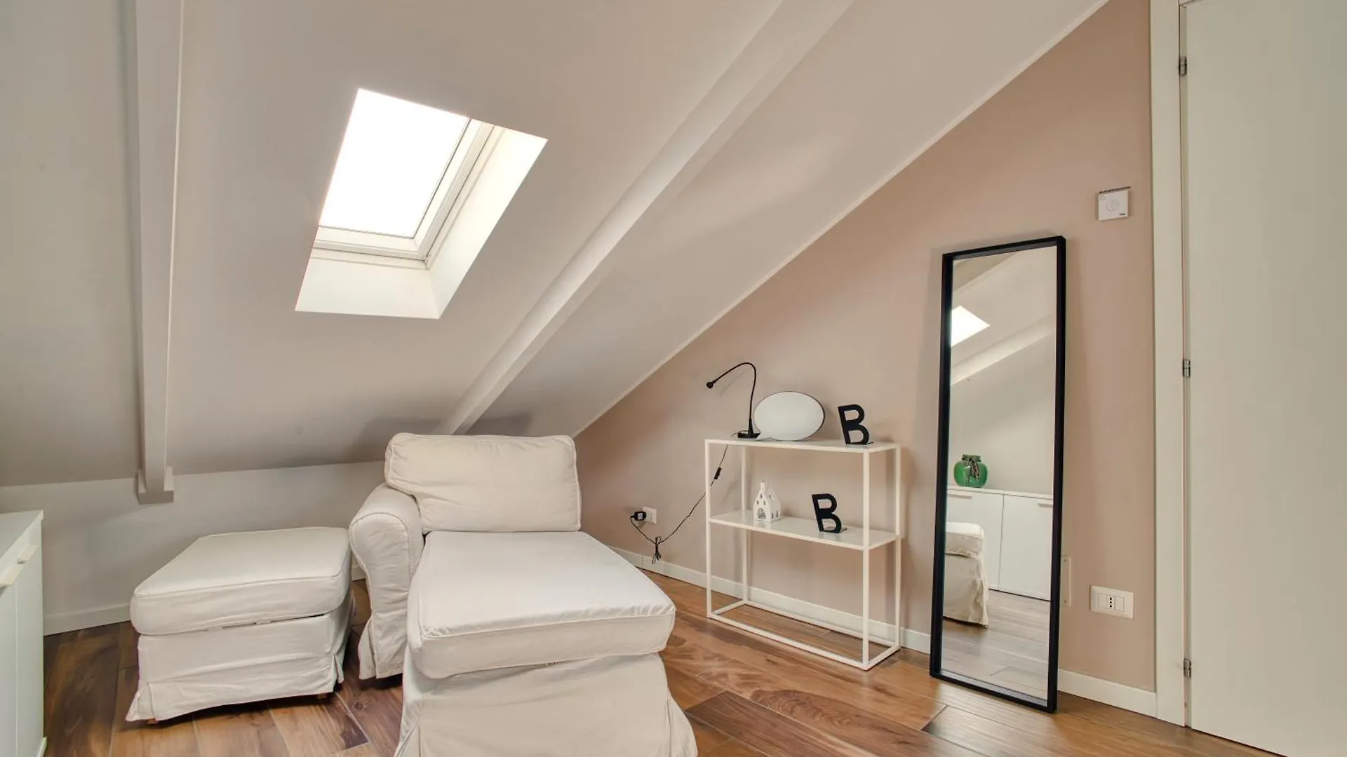 Just Urban Stays - Stunning Penthouse With Balcony - Porta Venezia Milan Apartment